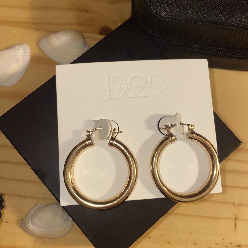 D29 Medium Gold Hoops